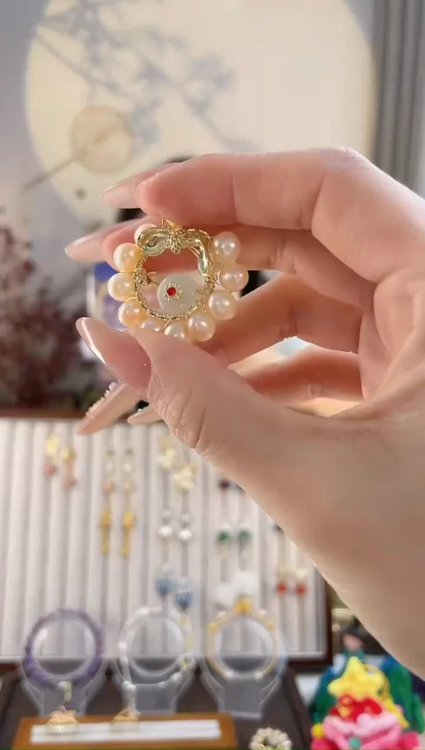 无铜合金珠珠胸针