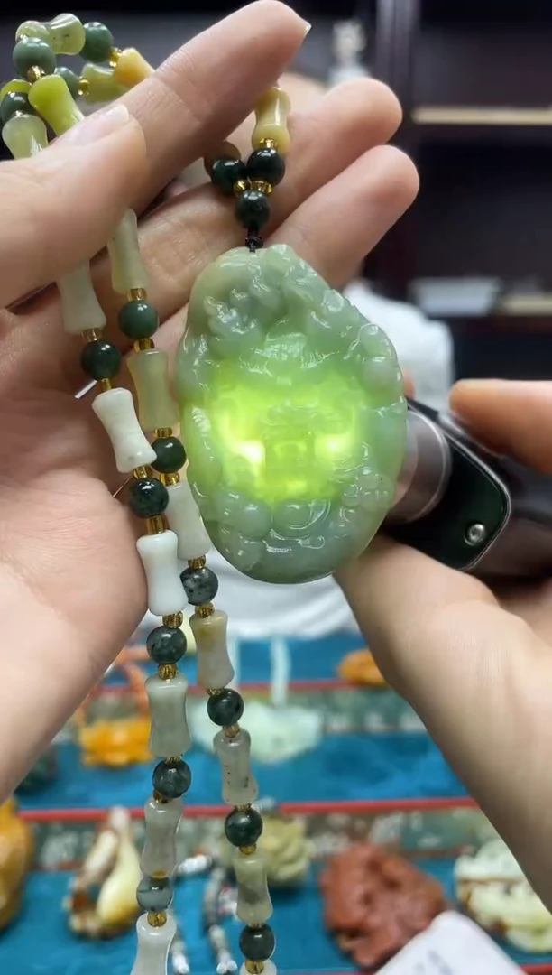 未镶嵌岫玉吊坠·