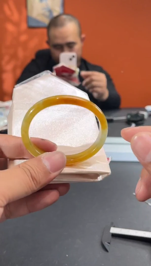 未镶嵌手镯（贵妃镯）翡翠乐****）1  52