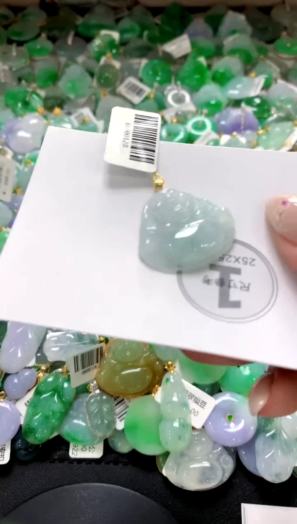 翡翠18K金镶嵌颈饰1111111111111111