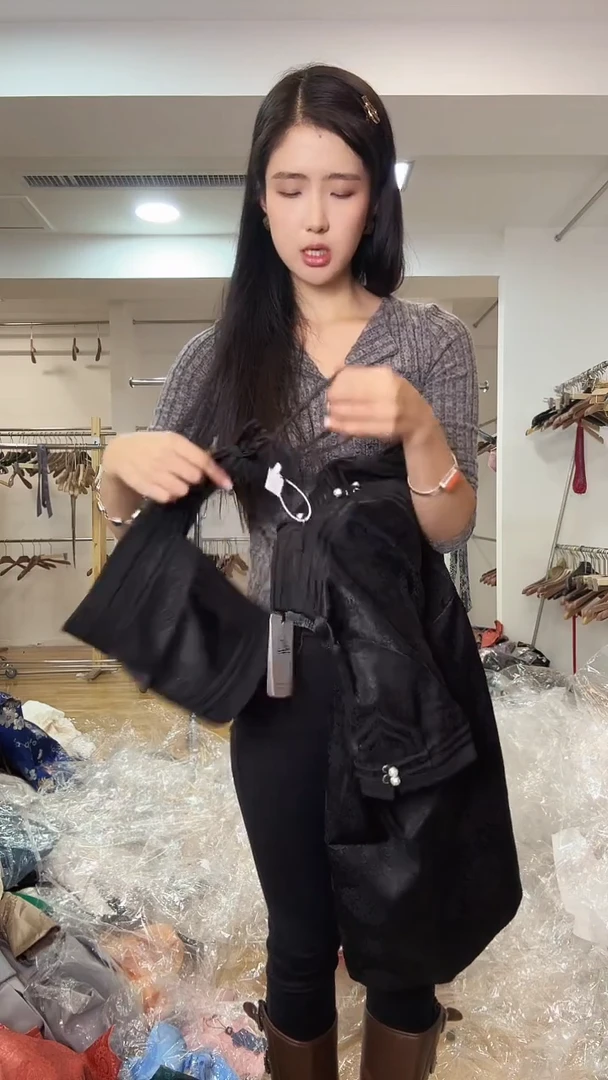 连衣裙       L码        105-115斤