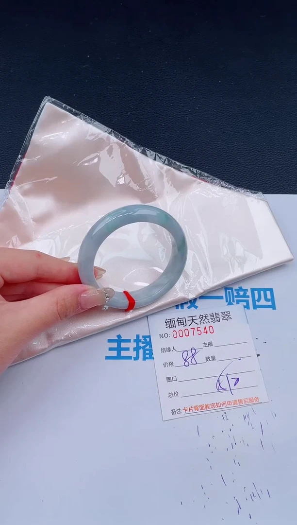 未镶嵌手镯翡翠天然翡翠手镯