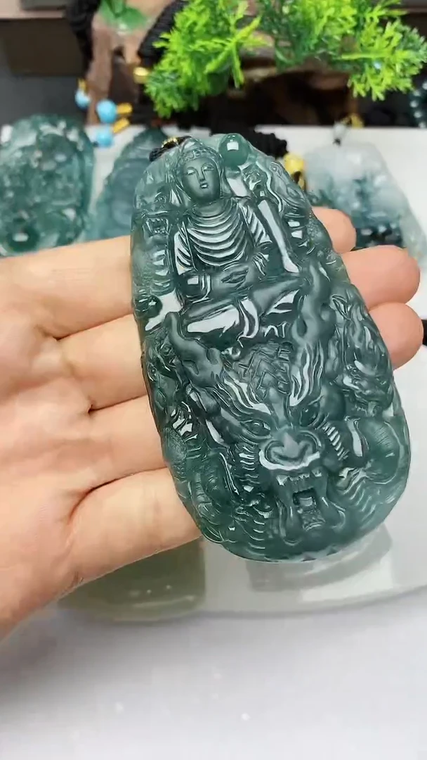 【闪购商品】翡翠颈饰未镶嵌         