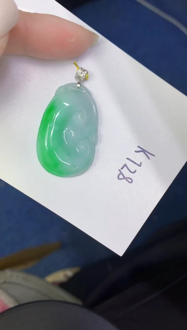 颈饰18K金镶嵌翡翠缅甸天然翡翠A货