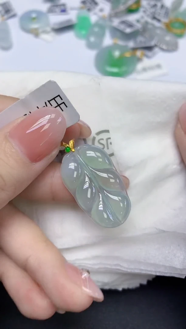 颈饰18K金镶嵌翡翠天然缅甸翡翠A货多样性发一件