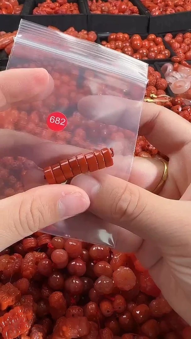 颈饰未镶嵌南红玛瑙1