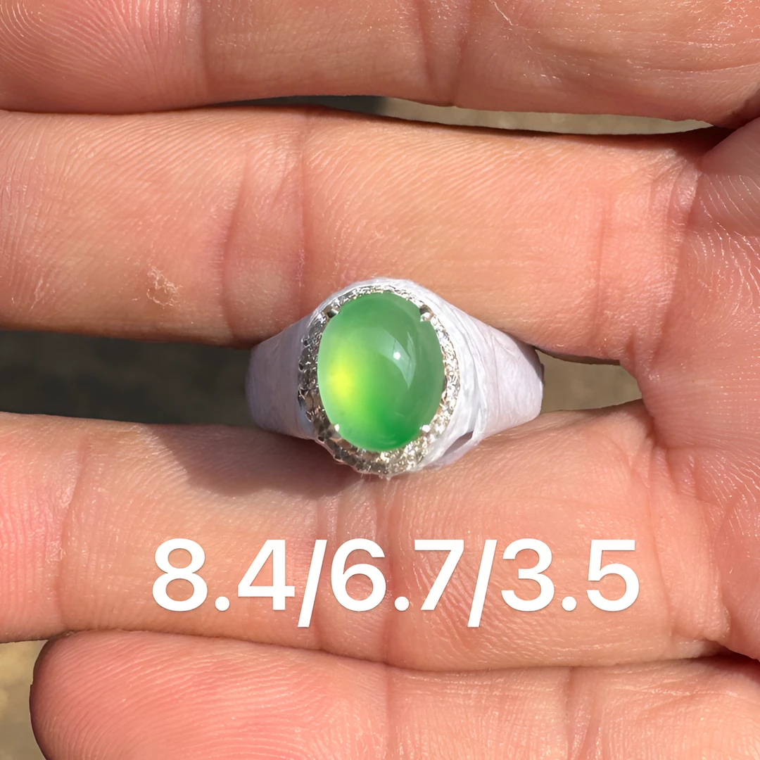 0214(小哪吒在源头)冰种翡翠木那甜绿戒面干净肉细杠味荧光足M80