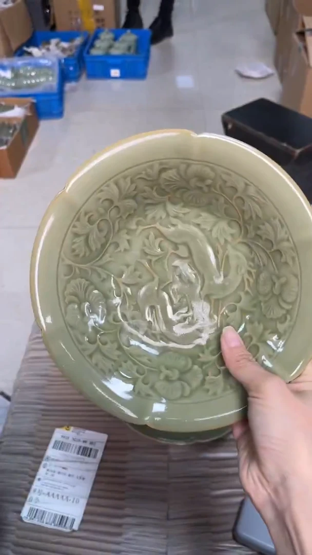 陶瓷橄榄绿双鹿纹壶承 （一个）