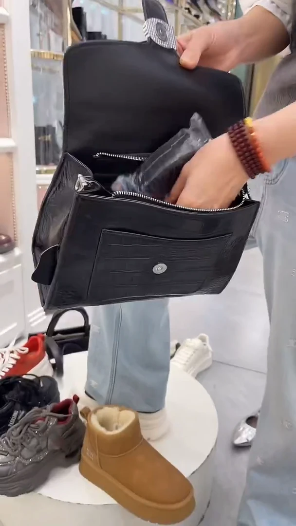 手提雲安娜黑色手提包