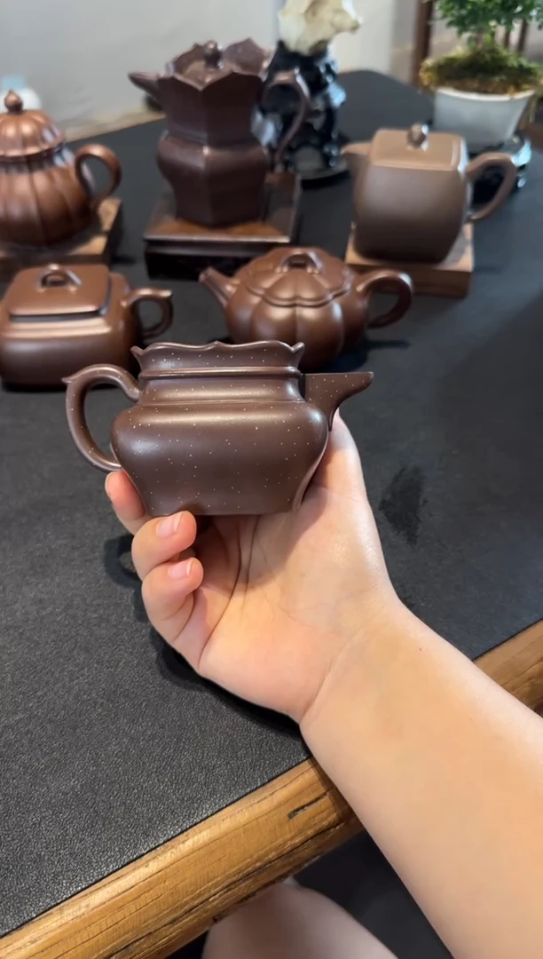 茶壶紫砂極**我四方僧帽 铺砂