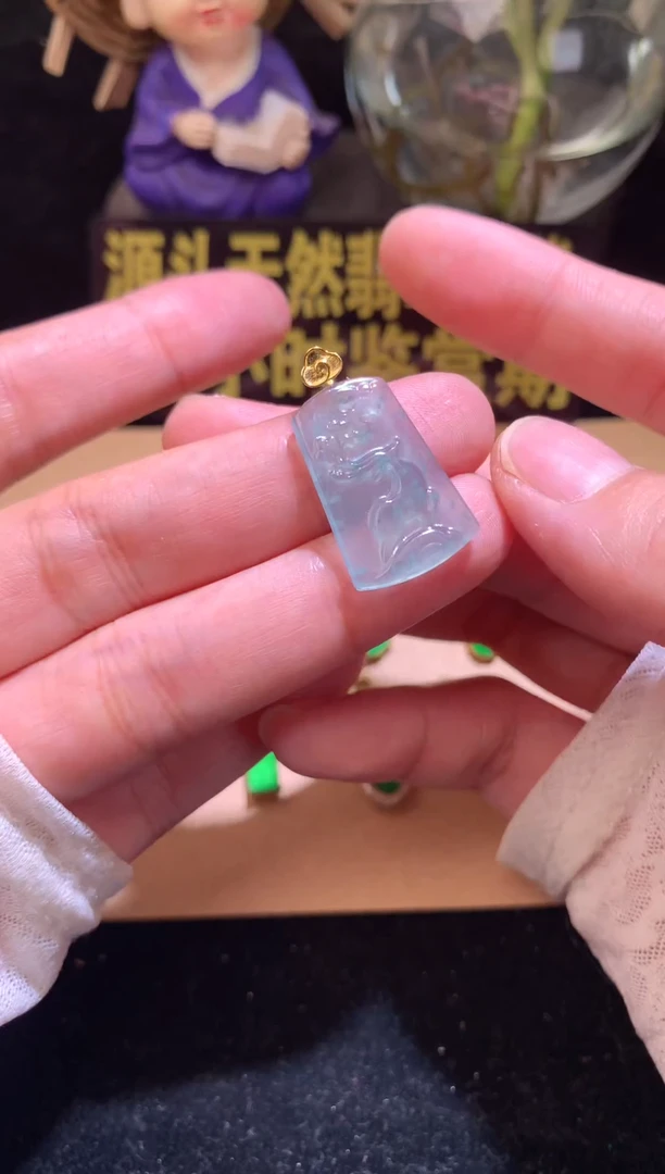 翡翠18K金镶嵌颈饰翡翠