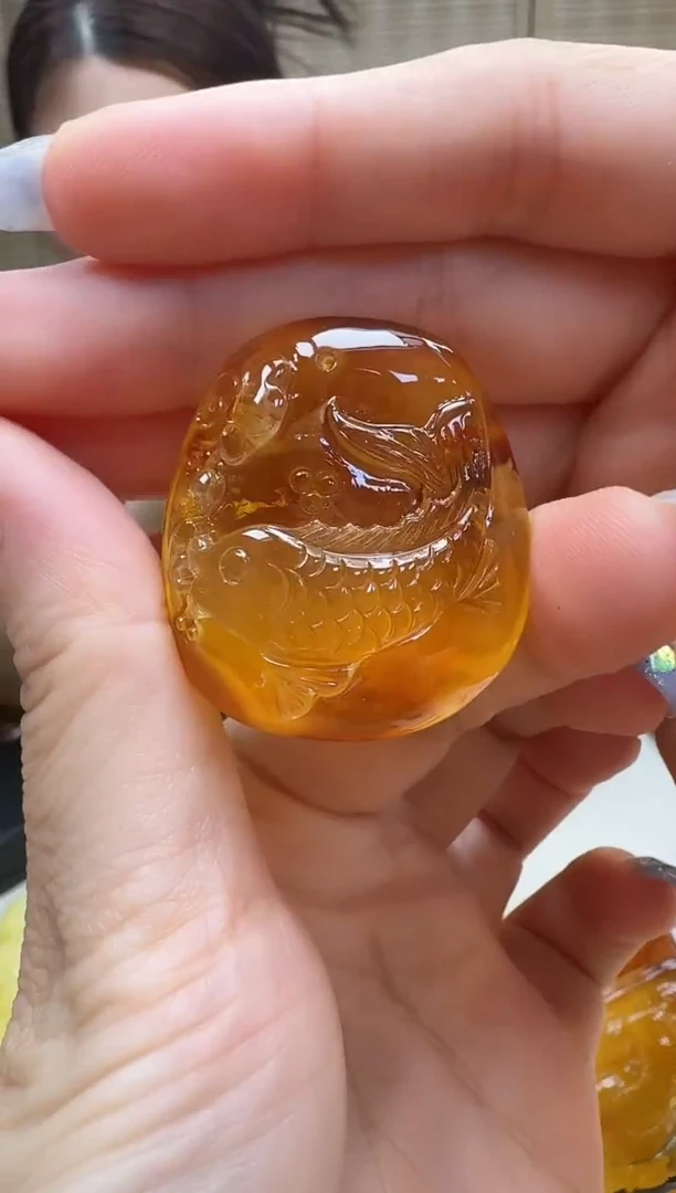 裸石琥珀未镶嵌如图