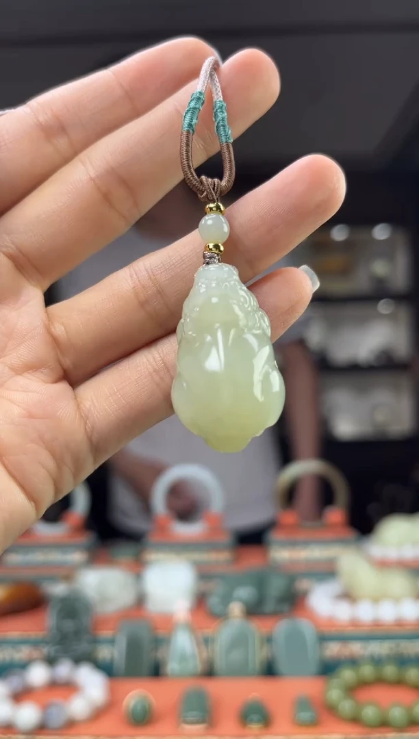 和田玉未镶嵌颈饰佩佩