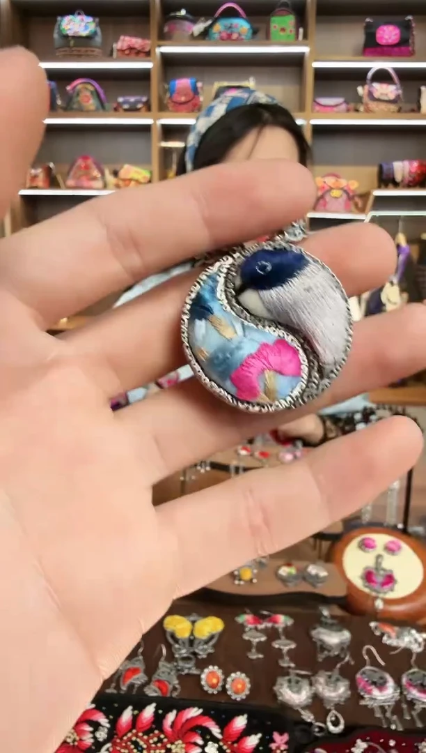 【闪购商品】织绣125蒙阿苏苗绣传承