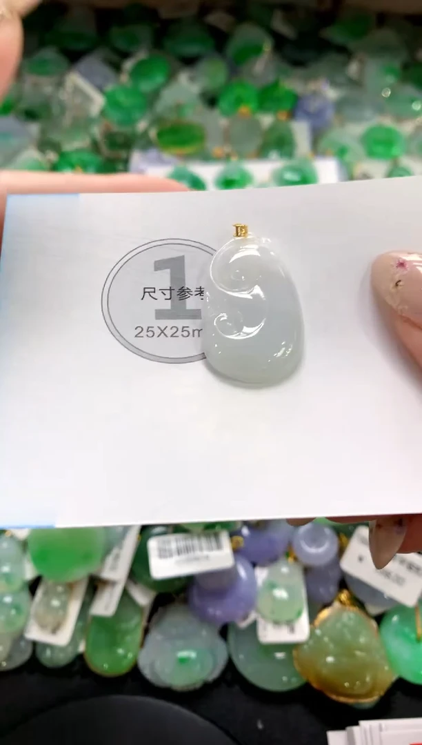 翡翠18K金镶嵌颈饰1111111111111111