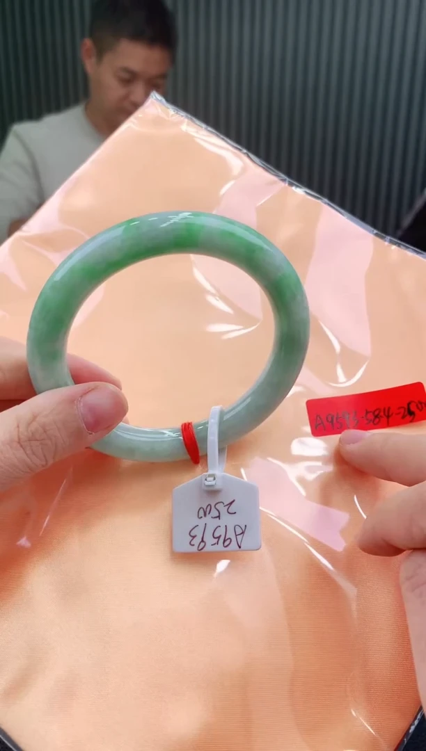 未镶嵌手镯翡翠58