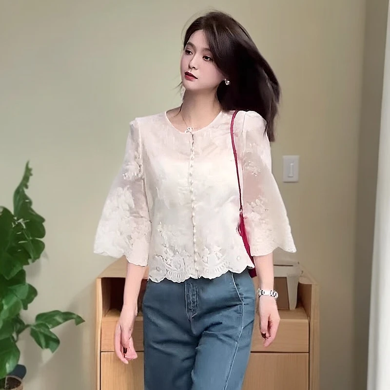 2025春夏季新款蕾丝颜色米白色蕾丝衫/雪纺衫