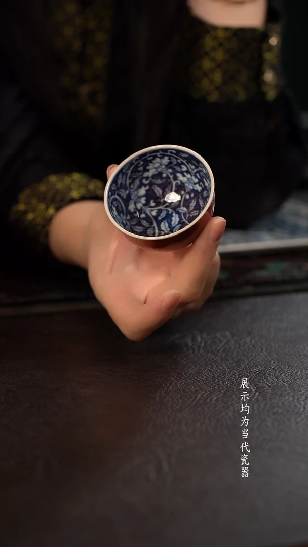 子润窑霁红蓝地茶花小碗杯