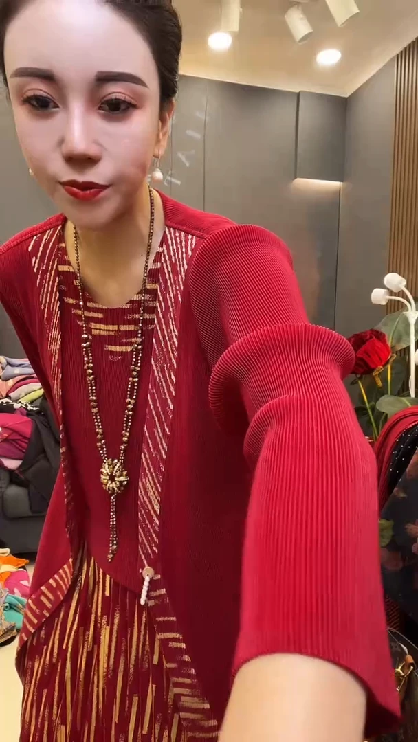 聚酯纤维（涤纶）红色