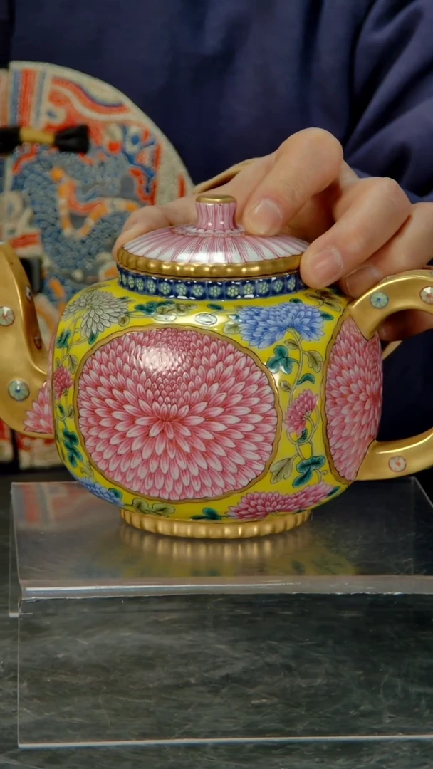 瓷片中国陶瓷收藏家手上