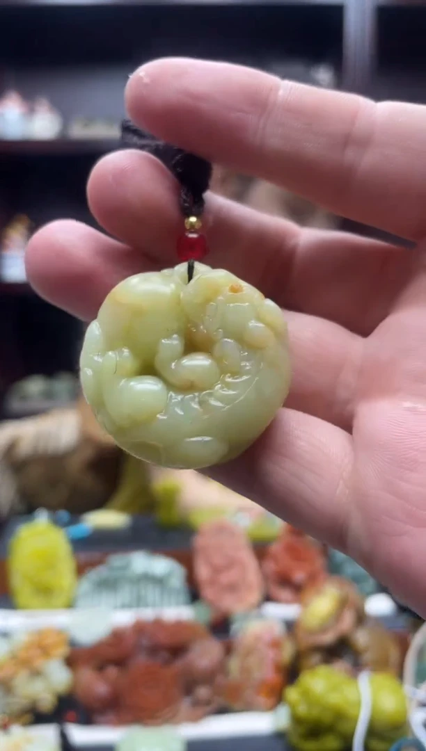 岫玉未镶嵌吊坠·