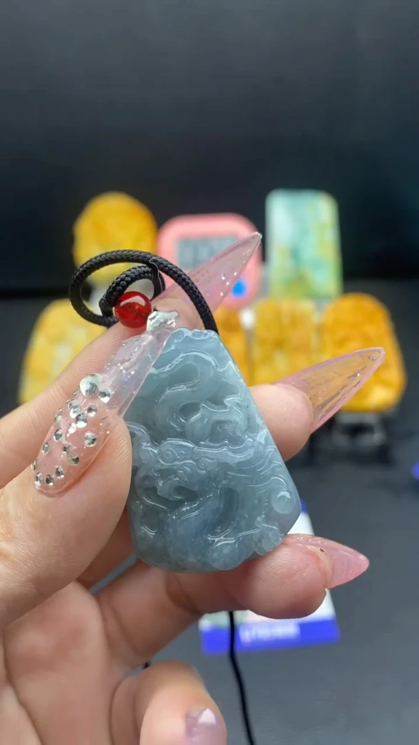 翡翠未镶嵌颈饰挂件多样性