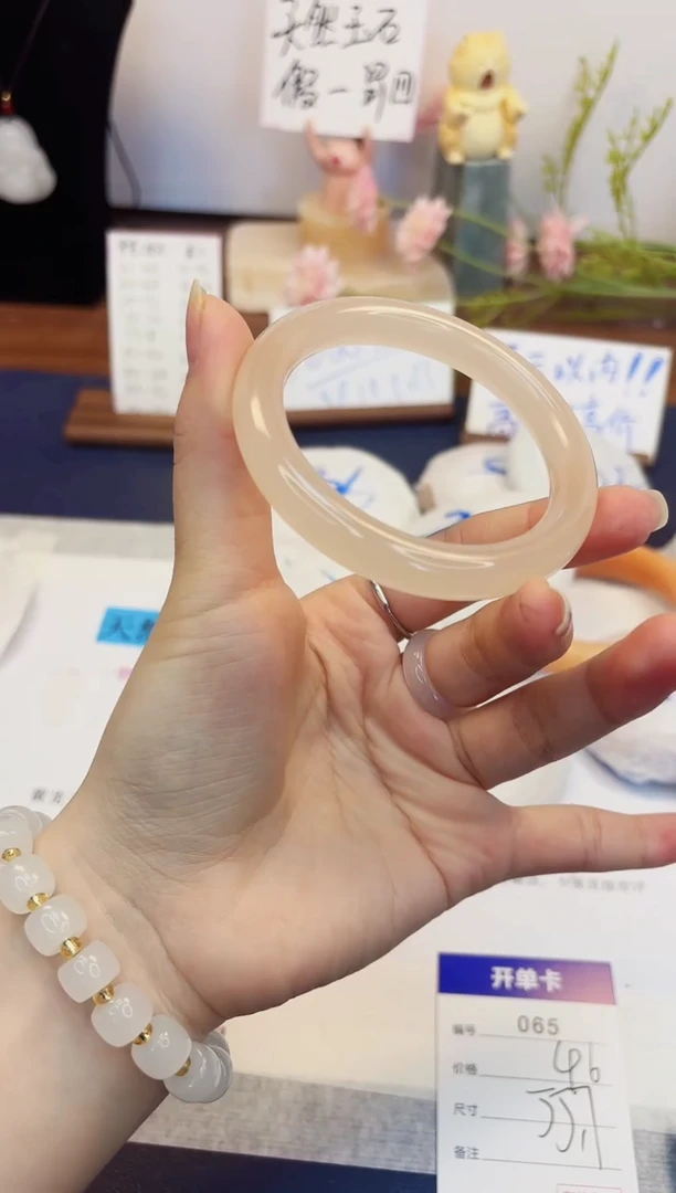 【闪购商品】石英质玉手镯未镶嵌65-美人条藕粉-圈口55
