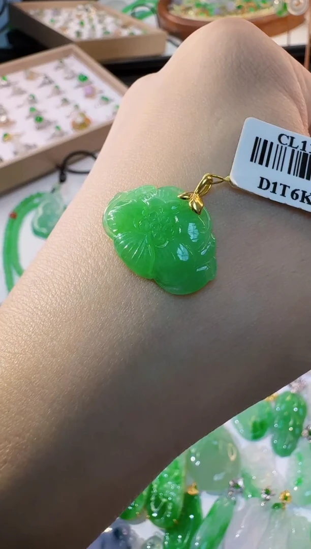 翡翠18K金镶嵌吊坠(不含链)缅甸A货翡翠