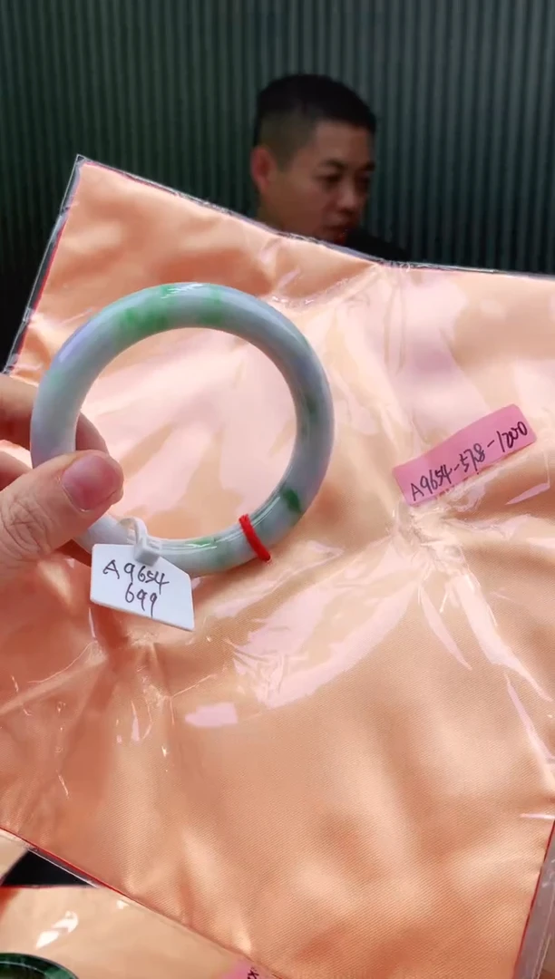 未镶嵌手镯翡翠58+