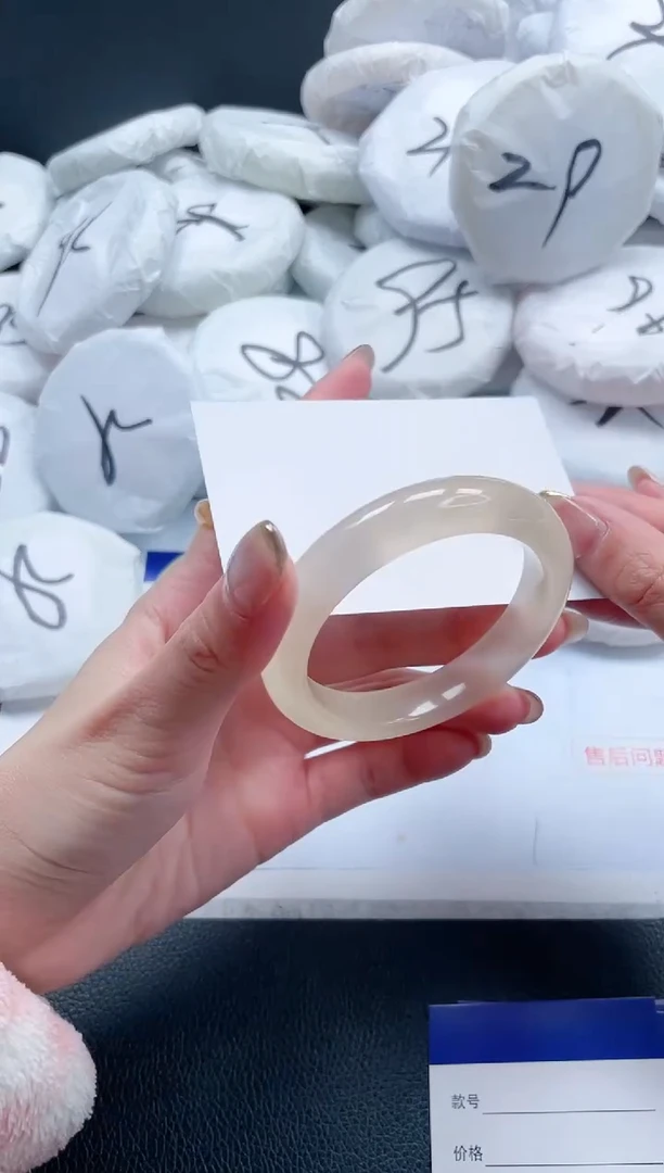 【闪购商品】石英质玉手镯未镶嵌 10J33-52