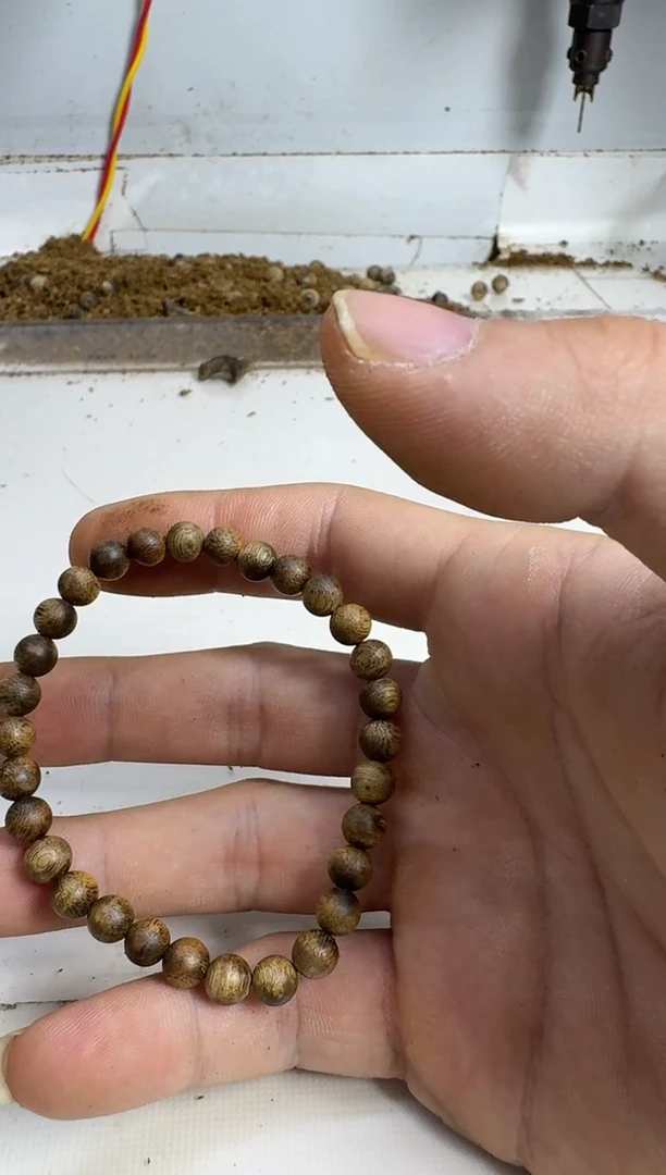 沉香手串乌身0.6规格单圈2克