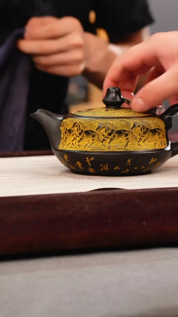 茶壶紫砂石黄 曲壶 八骏 描金