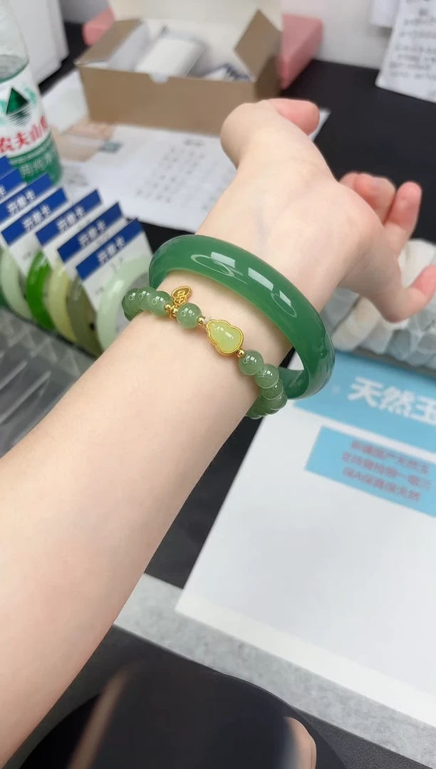 未镶嵌手镯石英质玉51/6364