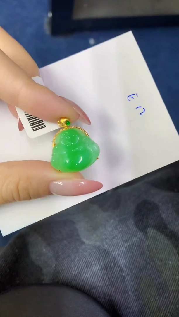 翡翠18K金镶嵌颈饰缅甸天然翡翠A货