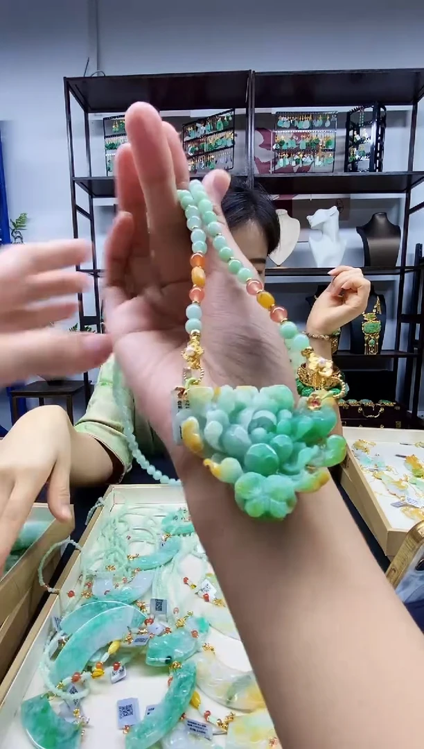 翡翠未镶嵌颈饰翡翠吊坠