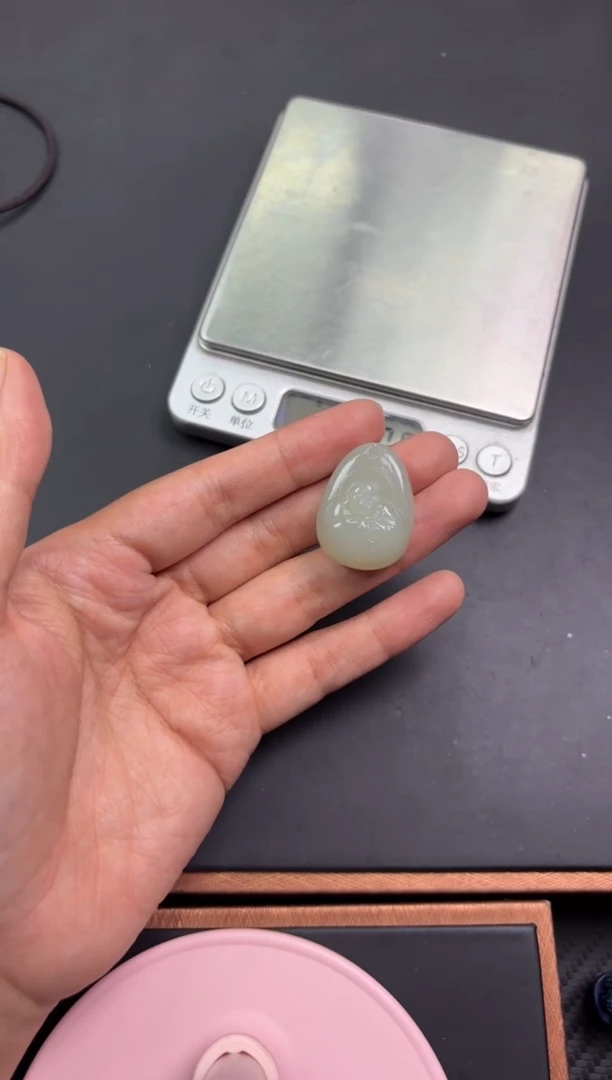 【闪购商品】和田玉吊坠(赠链)未镶嵌且末微色差近矿吊坠
