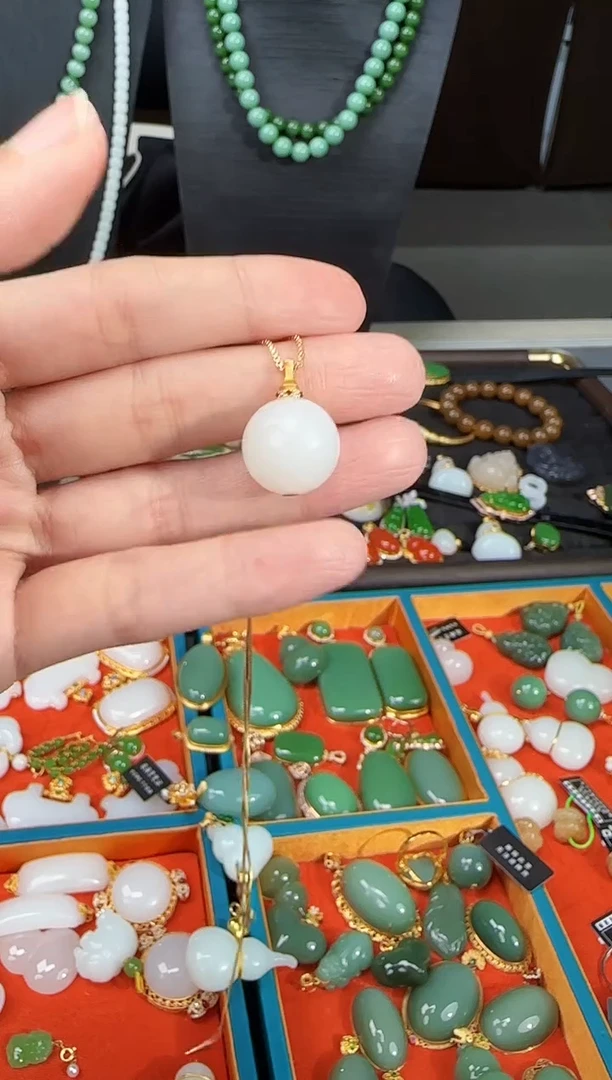 吊坠(不含链)18K金镶嵌和田玉1