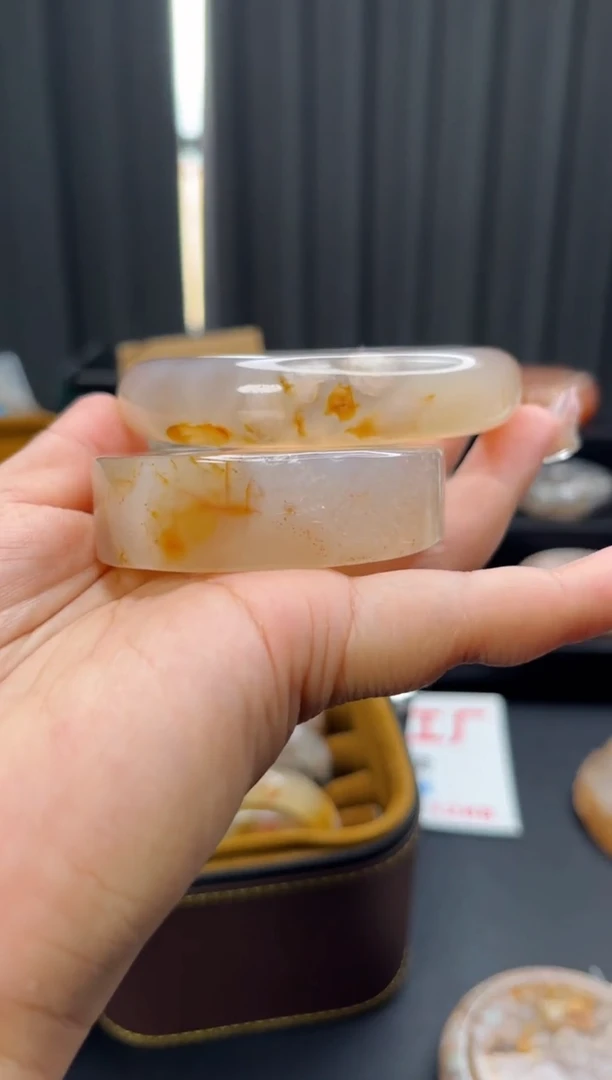 石英质玉手镯未镶嵌赠送镯心（圈口60