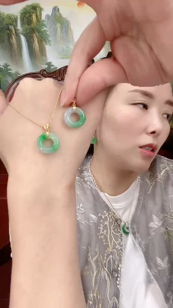 翡翠未镶嵌吊坠(赠链)X53白底青小甜甜