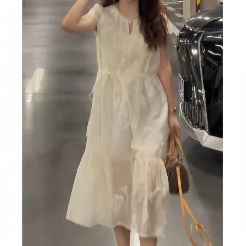 秋季时尚气质短袖甜美风宽松腰刺绣气质连衣裙抽绳显瘦白色连衣裙