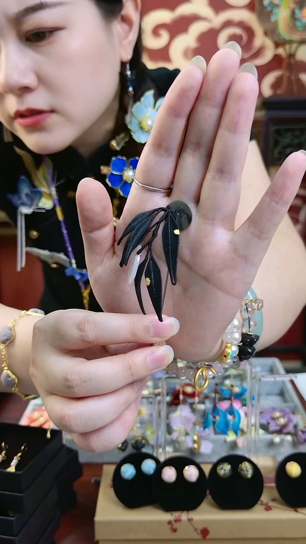 刺绣纯手工非遗绒花耳钩