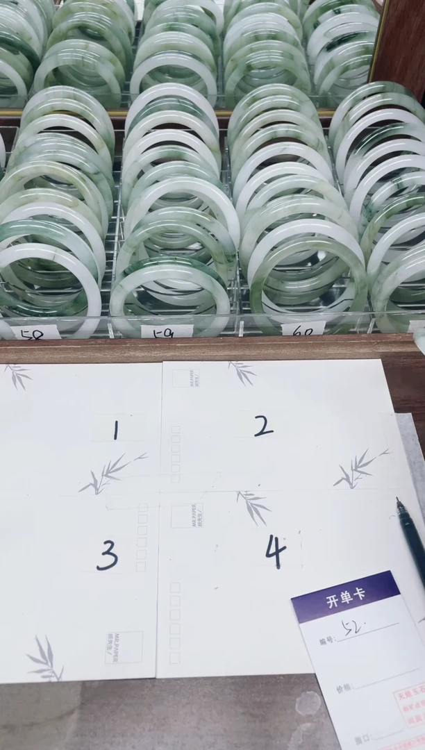 石英岩玉手镯未镶嵌默认微瑕   52号