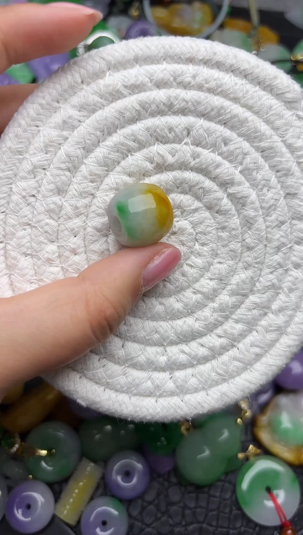 颈饰未镶嵌翡翠缅甸翡翠吊坠