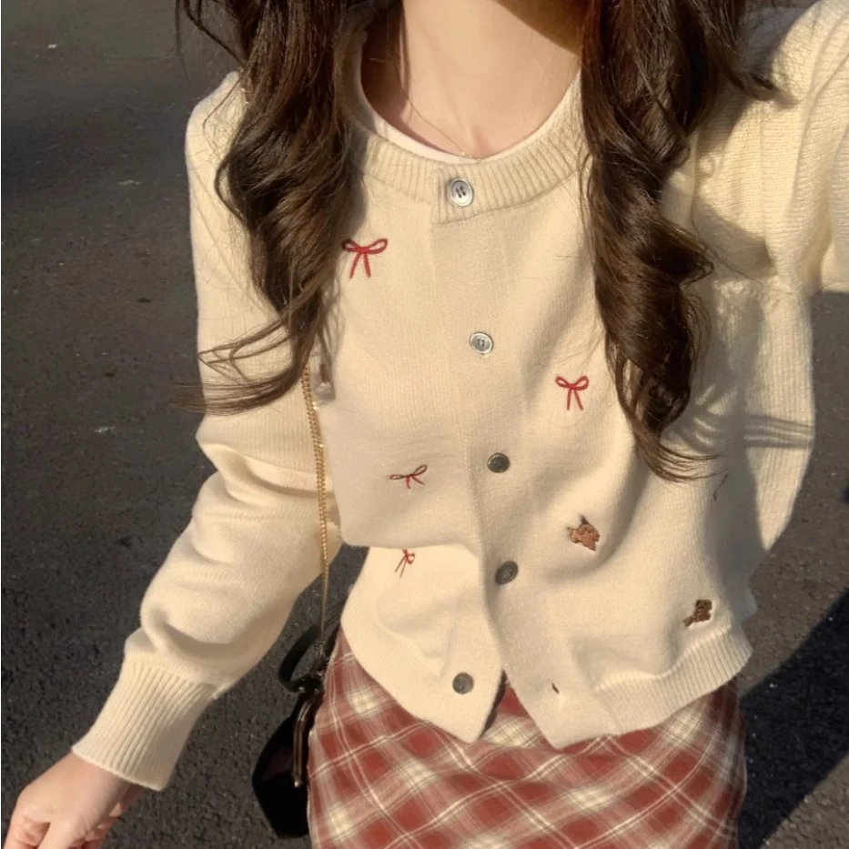 韩系穿搭上衣蝴蝶结刺绣甜美毛衣针织开衫2025秋冬设计感短款外套