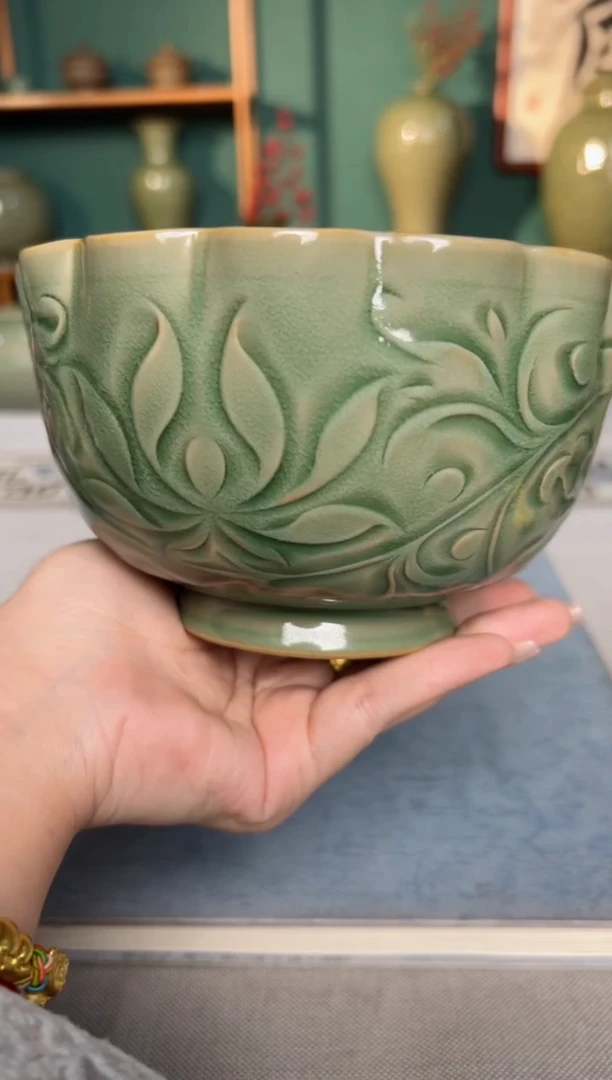 【闪购商品】其他纯手工缠枝莲十四曲纹花口碗