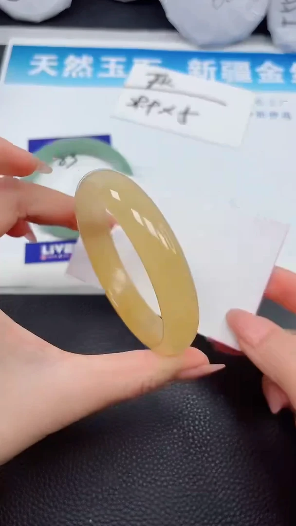 【闪购商品】石英质玉手镯未镶嵌84
