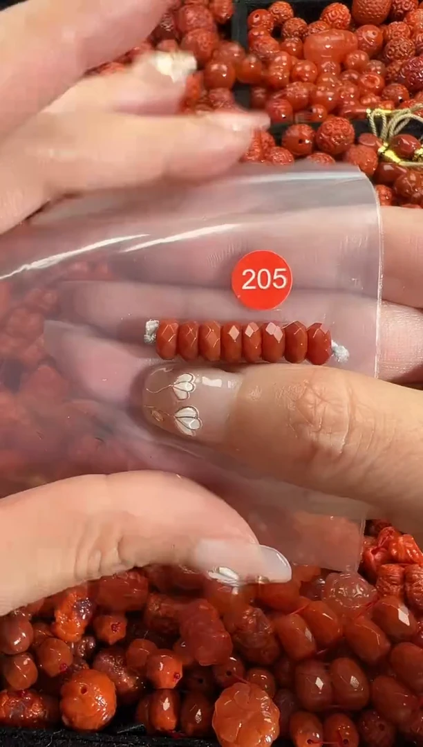 颈饰未镶嵌南红玛瑙1