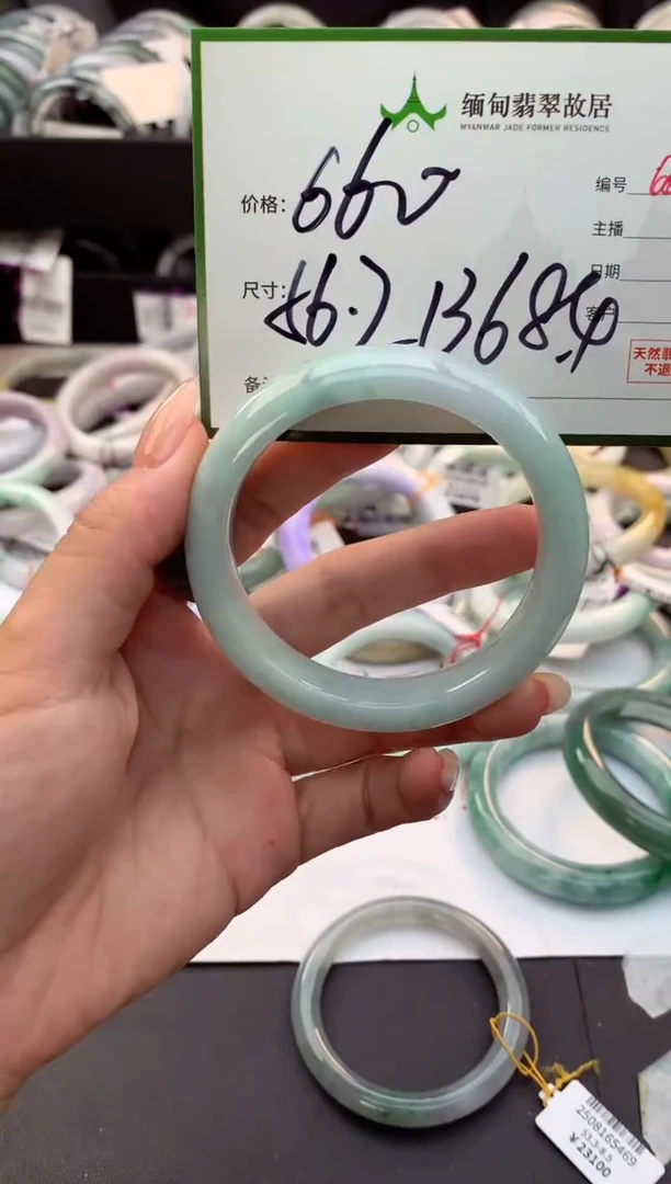 定制翡翠未镶嵌毛货需精细抛光+多人