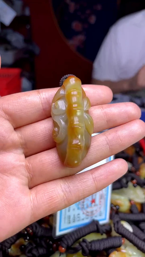 和田玉未镶嵌颈饰1