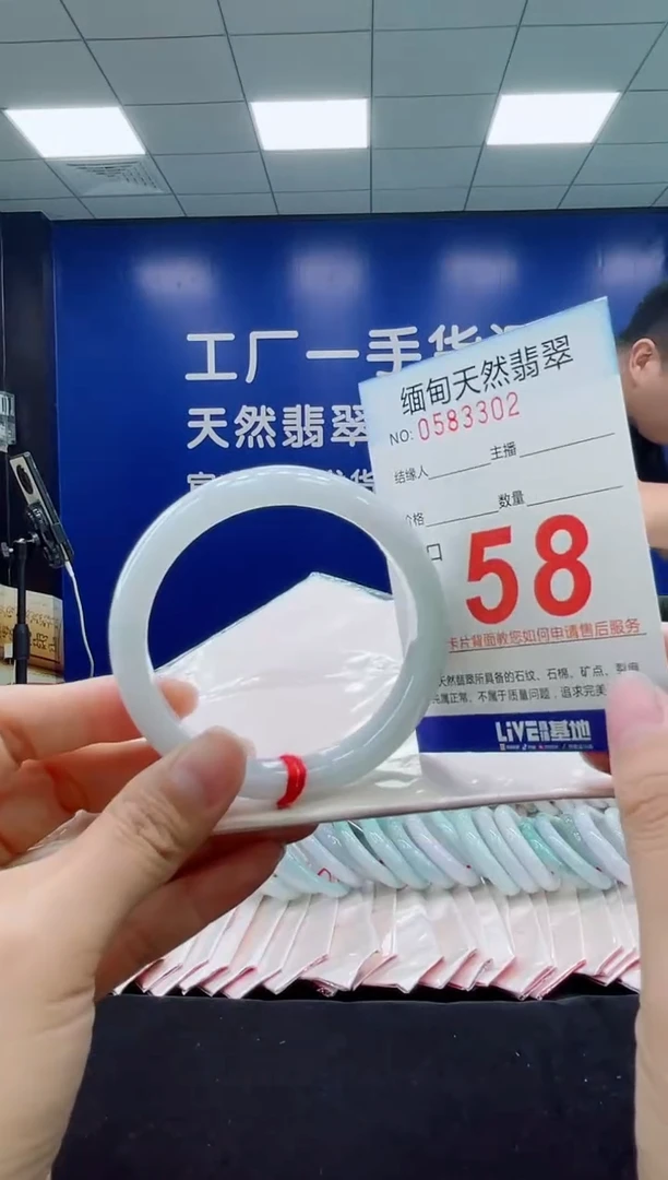 未镶嵌手镯翡翠天然翡翠手镯